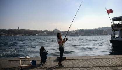 Les pêcheurs d'Istanbul restent à flot malgré une mer plus chiche