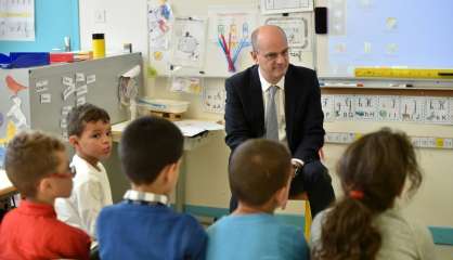 Egalité filles-garçons à l'école: Blanquer prône d'abord 