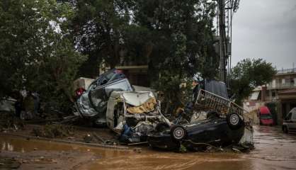 Grèce: au moins 14 morts après des pluies diluviennes près d'Athènes 