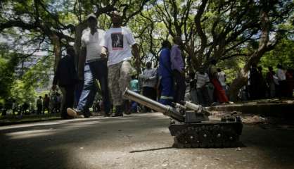 Zimbabwe: le Parlement ouvre sa séance sur la destitution de Mugabe 