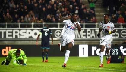 Ligue 1: double peine pour Lille, qui sombre à Amiens