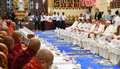 En Birmanie, le pape appelle les bouddhistes à dépasser 