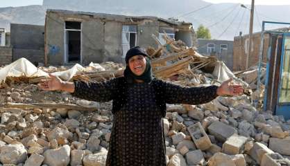 Colère et peur dans un village iranien secoué par le séisme