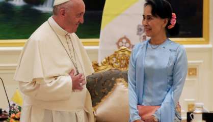 Le pape rencontre la dirigeante birmane Aung San Suu Kyi