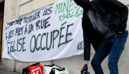 Marseille: les jeunes migrants quittent l'église pour rejoindre leur nouvel abri