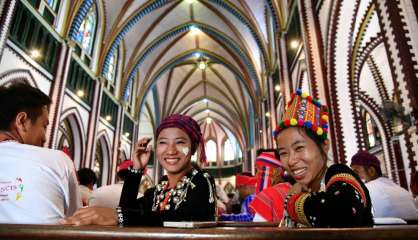 Dernière messe en Birmanie pour le pape avant le Bangladesh