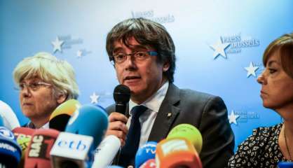 Carles Puigdemont et ses quatre conseillers se sont rendus à la police belge