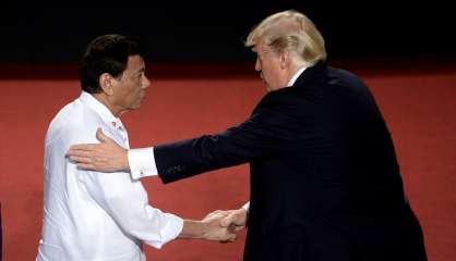 A Manille, Trump loue ses bonnes relations avec Duterte