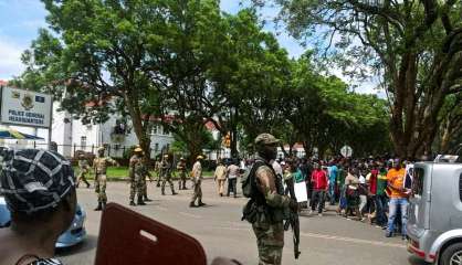 Au Zimbabwe, l'armée a fait fuir Mugabe... et les policiers corrompus