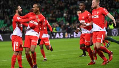 Fin de la phase aller de Ligue 1: deux beaux dauphins et 3 gros poissons échoués