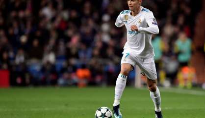 Cristiano Ronaldo reçoit le 5e Ballon d'Or de sa carrière 