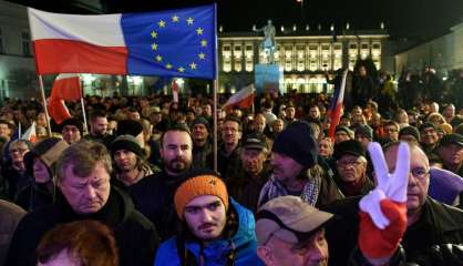 Justice: l'UE déclenche une procédure inédite pouvant priver la Pologne de ses droits de vote