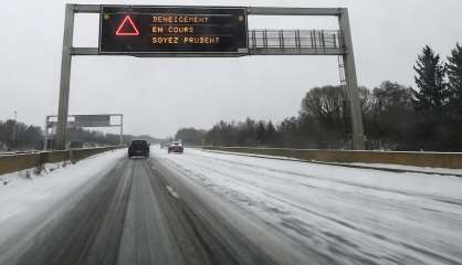 La tempête Ana touche la France, 32 départements en vigilance orange