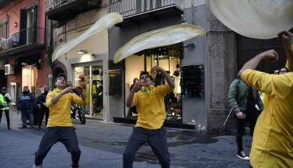 Valse de pizzas à Naples pour célébrer l'inscription à l'Unesco