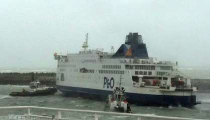 Port de Calais: un ferry transportant 300 personnes s'échoue