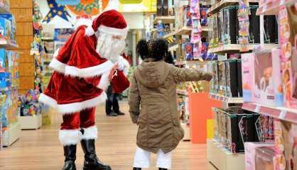 Pour Noël, les Français privilégient un budget raisonnable et les astuces