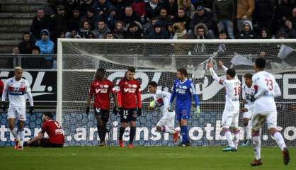 Ligue 1: Lyon revient de loin, l'OM ne lâche rien