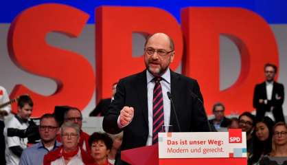 Allemagne: fronde des militants SPD contre une alliance avec Merkel