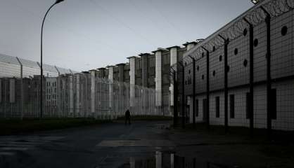 Incidents entre forces de l'ordre et surveillants pénitentiaires devant la prison de Fleury-Mérogis (AFP) 