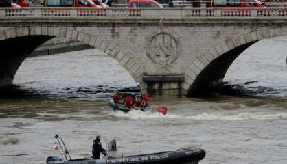 Enquête ouverte après la disparition d'une policière dans la Seine à Paris