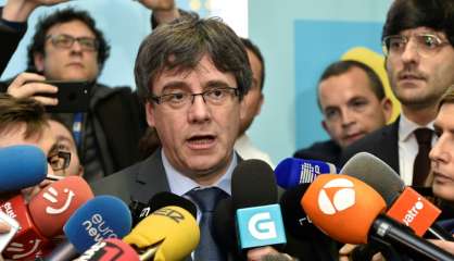 Puigdemont veut rentrer en Catalogne, le chef du parlement l'encourage