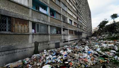 Deux misères face à face dans les quartiers Nord de Marseille