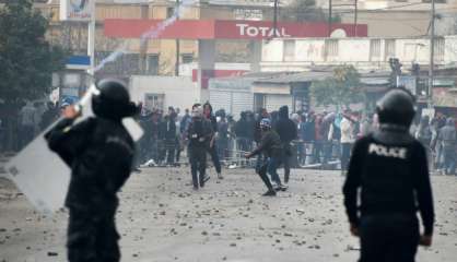 Tunisie: 200 arrestations et des dizaines de blessés après une nouvelle nuit de heurts