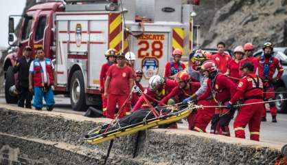 Pérou: la chute d'un autocar du haut d'une falaise a fait au moins 50 morts (nouveau bilan)