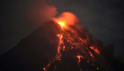 Des paysans philippins bravent la colère du volcan Mayon 