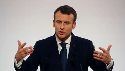 Emmanuel Macron en Tunisie pour soutenir la fragile démocratie