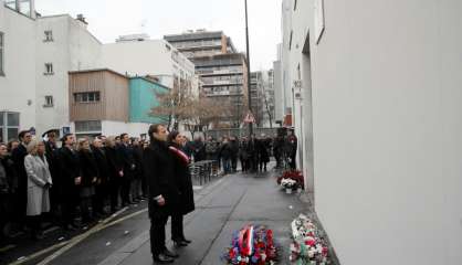 Hommage sobre aux victimes de Charlie Hebdo et de l'Hyper Cacher, trois ans après