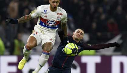 Ligue 1: Réduit à dix et sans Neymar, le PSG battu 2-1 à Lyon