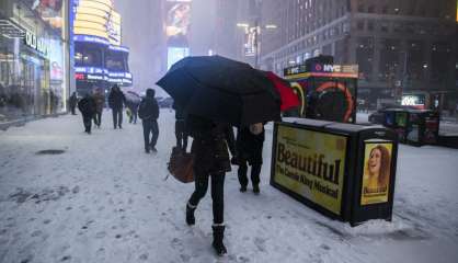 Tempête de neige sur le nord-est des Etats-Unis, aéroports paralysés