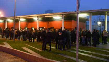 Agression de Vendin-le-Vieil: des syndicats appellent à un 