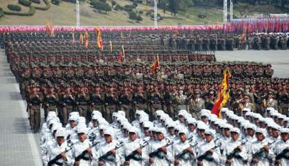 Pyongyang montre ses ICBM lors d'un défilé militaire à la veille des JO