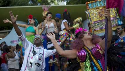 A l'hôpital psychiatrique, la folie du carnaval de Rio à l'état pur