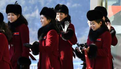 Les pom-pom girls nord-coréennes débarquent tout sourire pour les JO