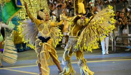 Le carnaval de Rio bat son plein, place aux écoles de samba