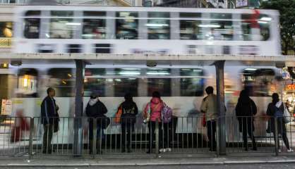 Un bus se renverse à Hong Kong: dix-neuf tués au moins selon la police