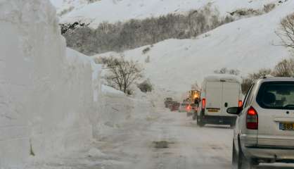 Neige et verglas: douze départements du centre-est de la France en vigilance Orange