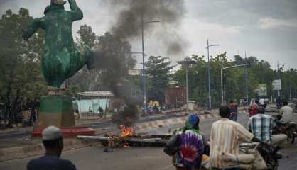 Troubles sanglants au Mali, le pouvoir tente un apaisement aléatoire