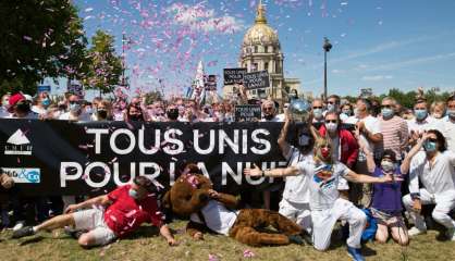 Le monde de la nuit fait du bruit pour sa survie