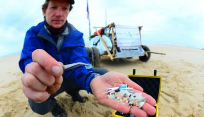 À la chasse aux microplastiques sur le littoral aquitain 