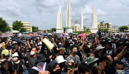 Thaïlande: le mouvement pro-démocratie réunit plus de 10.000 manifestants à Bangkok