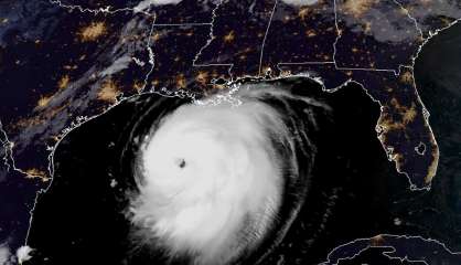 Renforcé, l'ouragan Laura menace la Louisiane et le Texas