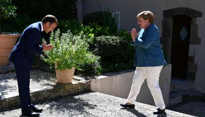 Macron et Merkel affichent l'unité du  couple franco-allemand