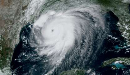 Renforcé, l'ouragan Laura menace la Louisiane et le Texas