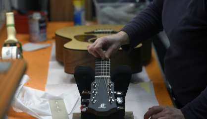 Né de la nécessité, un fabricant de guitares tchèque séduit les stars