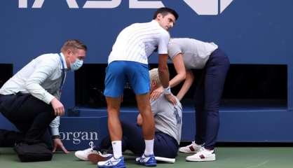 Séisme à l'US Open: Djokovic disqualifié pour un geste d'humeur