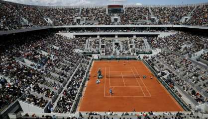 Tennis: Roland-Garros rattrapé par la réalité du Covid-19